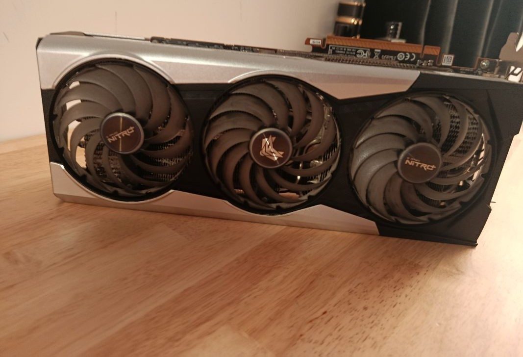 RX 6950 XT Nitro+ — photo 3